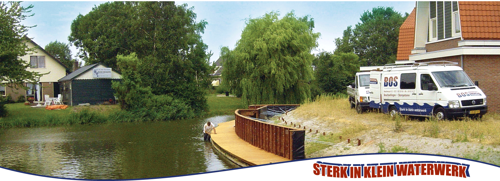 Bos Beschoeiingen - Oterleek - Stompetoren - Edwin Bos aan het werk. Vlonder en Beschoeiing